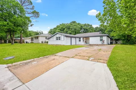 907 Clebud Dr, Euless, TX 76040