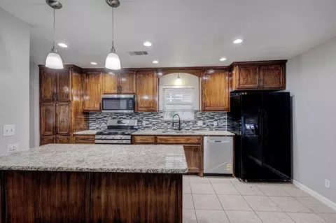Kitchen - 907 Clebud Dr, Euless, TX 76040 photo 5 of 5