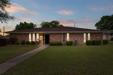 723 Cottonwood Dr, Desoto, TX 75115