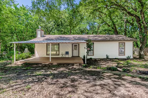 8705 High Lake Rd, Alvarado, TX 76009
