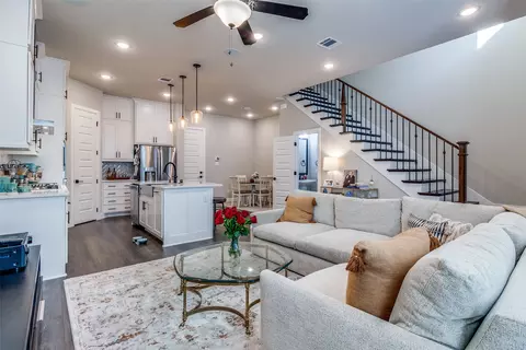 8210 Laflin Ln, Dallas, TX 75231