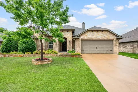 680 Fossil Wood Dr, Saginaw, TX 76179