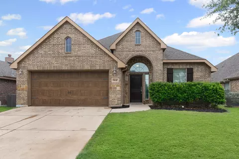 8640 Running River Ln, Fort Worth, TX 76131