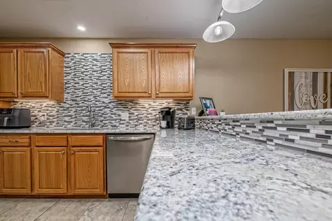 807 Chambers Crk, Hewitt, TX 76643