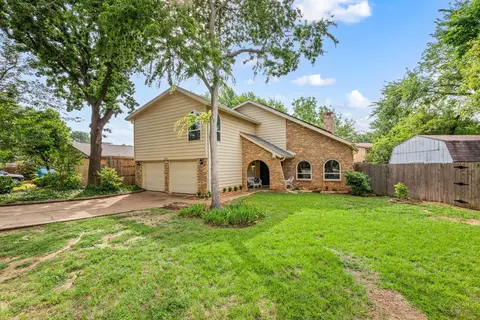3008 Raintree Ct, Bedford, TX 76021