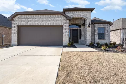706 Sycamore Dr, Greenville, TX 75402