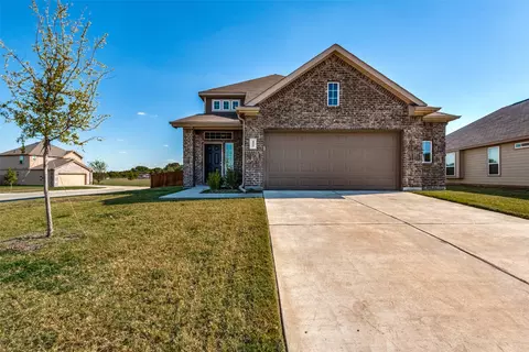 400 Livingston Dr, Desoto, TX 75115