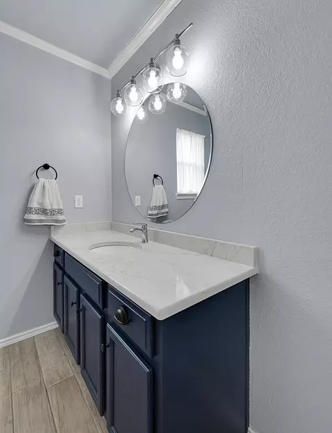 Bath - 10805 Lilry Rd, Waco, TX 76708 photo 2 of 3