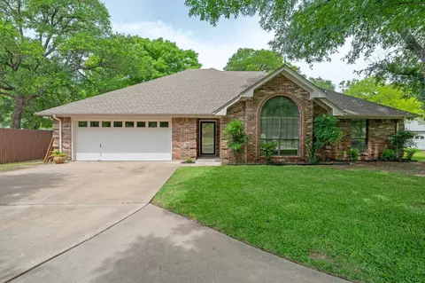 2314 Lakewood Ct, Granbury, TX 76049