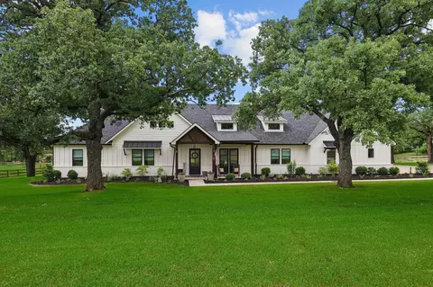 1749 Glenview Ln, Bartonville, TX 76226