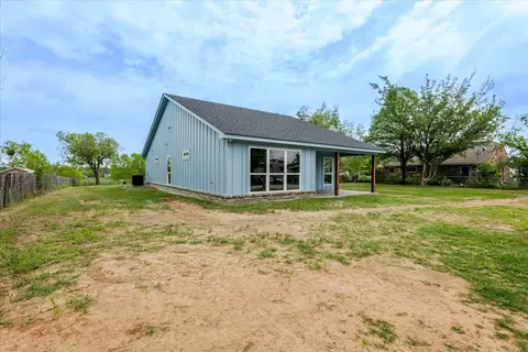 212 W Davis, Perrin, TX 76486 photo 2