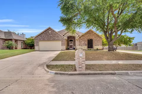 3202 Canary Ln, Midlothian, TX 76065