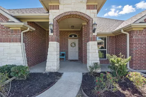 711 Red Stone Ln, Weatherford, TX 76087