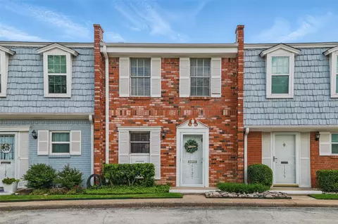 1137 Roaring Springs Rd, Fort Worth, TX 76114