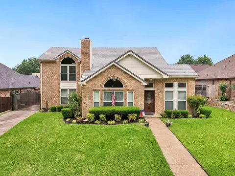 713 Herman Dr, Hurst, TX 76054