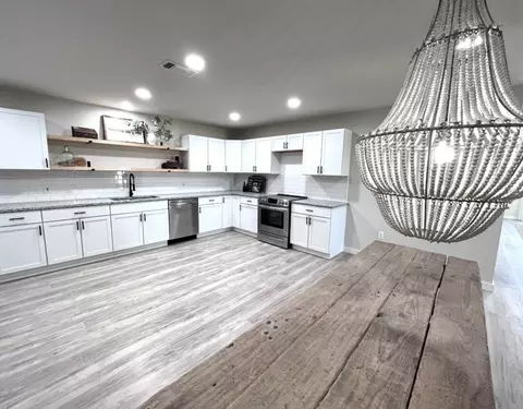 100 Horseshoe Bnd, Comanche, TX 76442