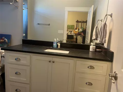 Bath - 713 Edward Ct, Abilene, TX 79601 photo 5 of 6