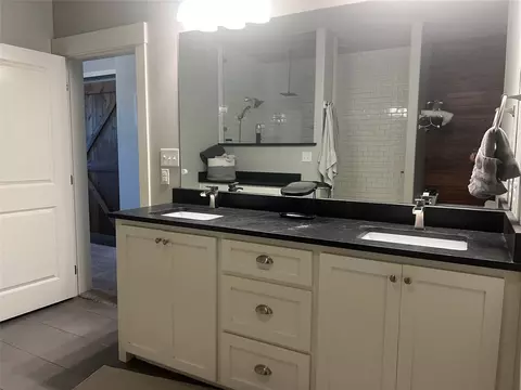 Bath - 713 Edward Ct, Abilene, TX 79601 photo 2 of 6