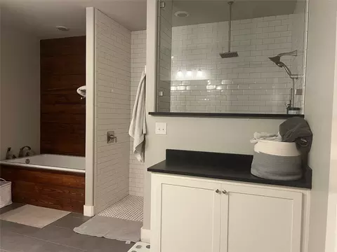 Bath - 713 Edward Ct, Abilene, TX 79601 photo 1 of 6