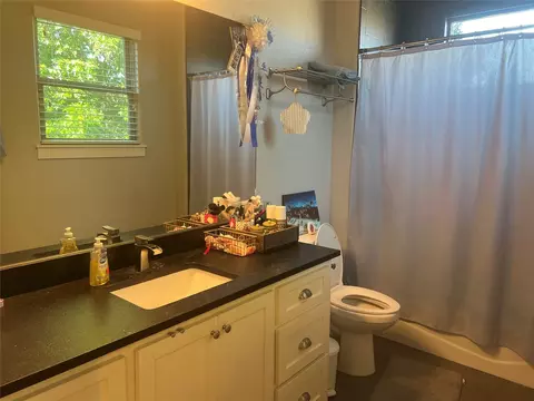 Bath - 713 Edward Ct, Abilene, TX 79601 photo 4 of 6