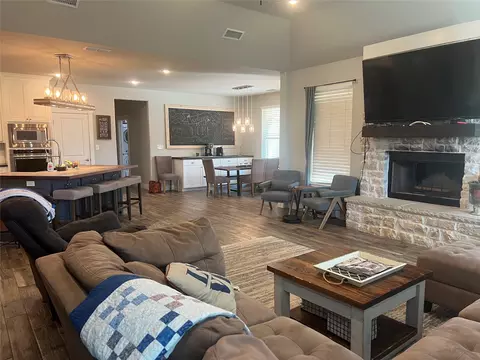Living - 713 Edward Ct, Abilene, TX 79601 photo 1 of 4