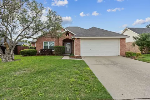 6209 Peach Tree Dr, Midlothian, TX 76065