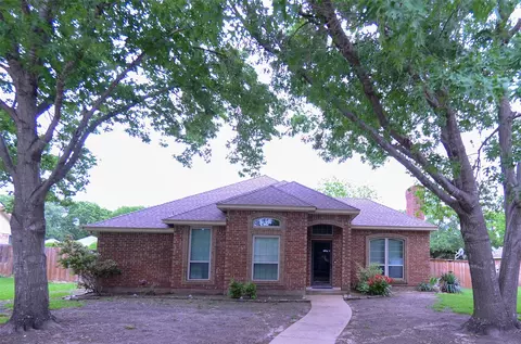 2203 Pleasant Dr, Ennis, TX 75119