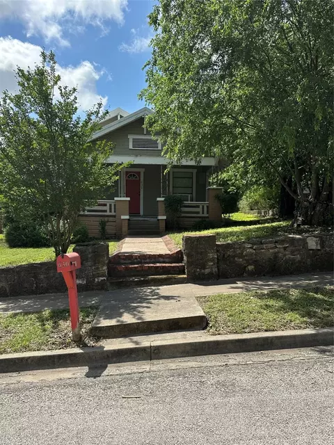 630 W College St, Stephenville, TX 76401