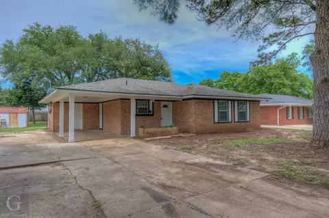 2611 Plantation Dr, Bossier City, LA 71111