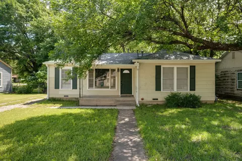 1820 Mill St, Gainesville, TX 76240