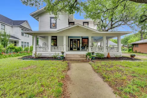 606 N Dallas St, Ennis, TX 75119