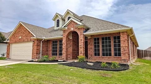10252 Red Bluff Ln, Fort Worth, TX 76177