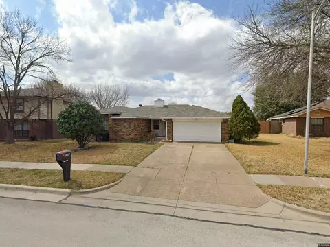 5300 Osage Dr, Arlington, TX 76018