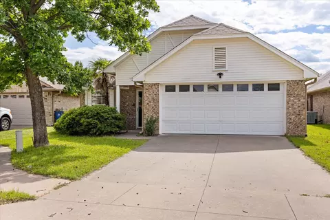 1010 Dawn Ct, Granbury, TX 76048