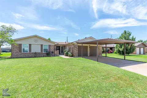 5631 Southmoor Dr, Abilene, TX 79606