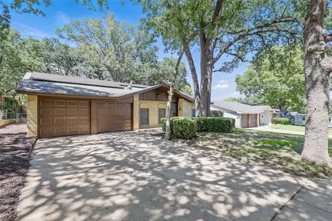 1038 Oak Hurst Dr, Grapevine, TX 76051