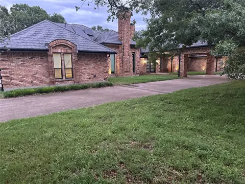 1016 Frost Hollow Dr, Desoto, TX 75115
