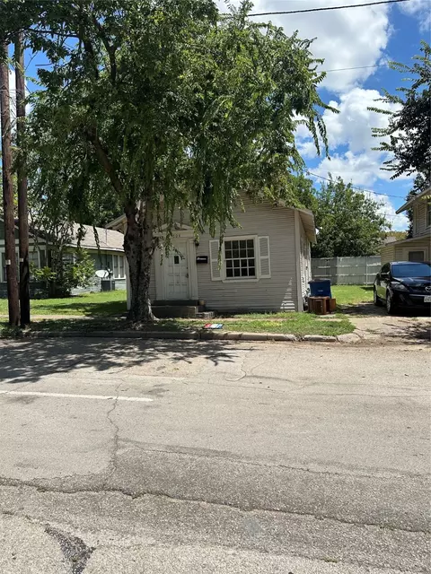 804 N Sherman St, Ennis, TX 75119