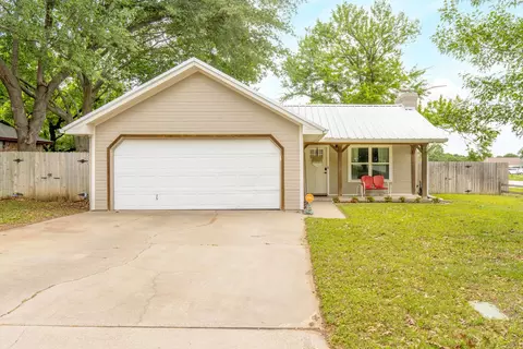 1111 Dirkson St, Weatherford, TX 76086