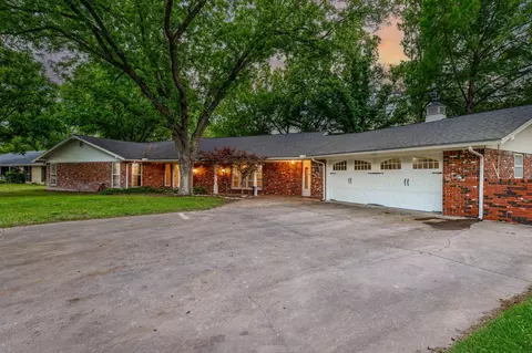 974 N Charlotte Ave, Stephenville, TX 76401