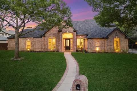 913 Edgemeer Ln, Southlake, TX 76092