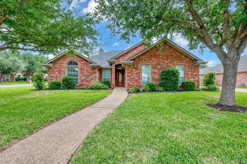 100 Silver Spur Trl, Mcgregor, TX 76657