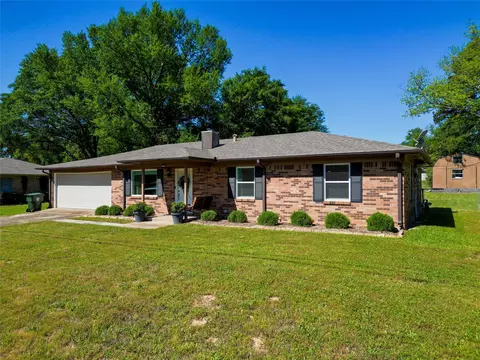 5921 Springbrook Dr, Tyler, TX 75707