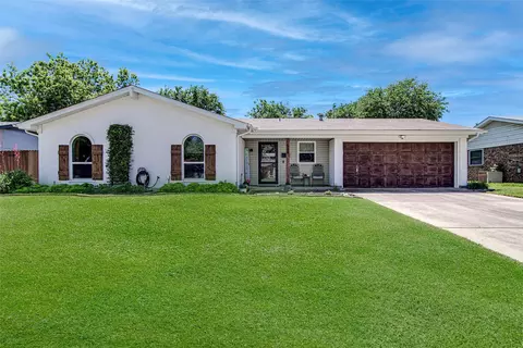 509 Oak St, Burleson, TX 76028