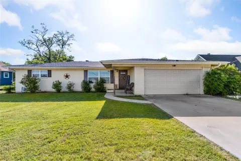 1303 N Church St, Decatur, TX 76234
