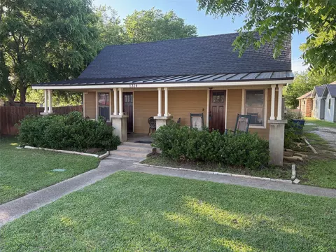 1314 Worthington St, Grapevine, TX 76051