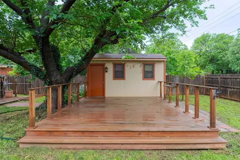 Exterior - 3954 State St, Abilene, TX 79603 photo 7 of 9