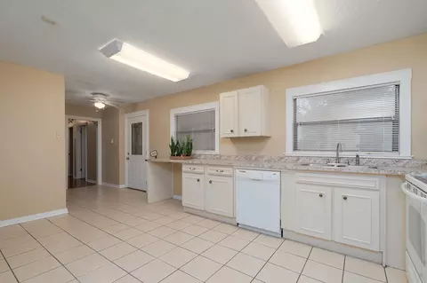 Kitchen - 3954 State St, Abilene, TX 79603 photo 4 of 5