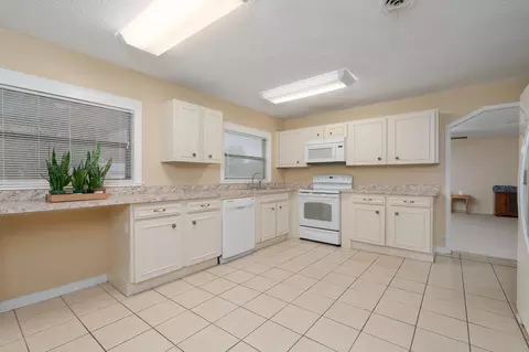 Kitchen - 3954 State St, Abilene, TX 79603 photo 3 of 5