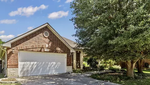 24 Tallwood Ln, Edgecliff Village, TX 76134